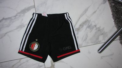 116 FEYENOORD voetbalbroek 14,50 res?