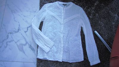 40 ONLY broderie blouse 16,00