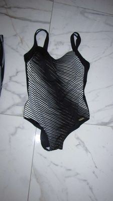 42D SUNFLAIR badpak zwart goude 25,00