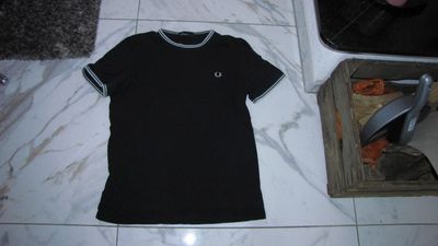 medium FRED PERRY zwart shirt 17,50