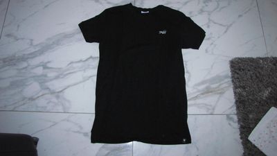 medium PURE WHITE shirt zwart 12,00