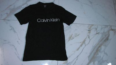 small CALVIN KLEIN zwart shirt met letters 15,00