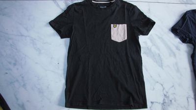 small LYLE & SCOTT zwart met roze zakje 15,00