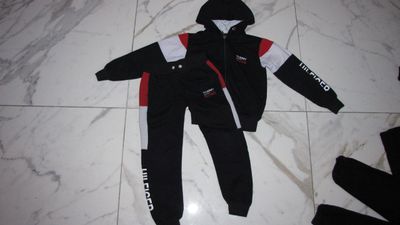 128 TOMMY HILFIGER trainingspak  24,50