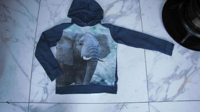 134-140 WILD olifant sweater hoody 16,00