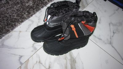 34 RUCANOR snowboots 18,00