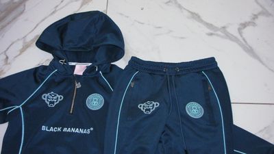 34-xs BLACK BANANAS set groen detail