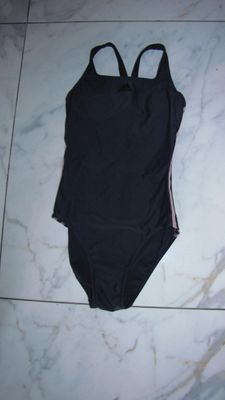 36 ADIDAS badpak zwart zalm 14,00