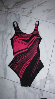 40 TWEKA badpak zwart roze 15,00