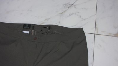 44 MADELEINE taupe broek detail