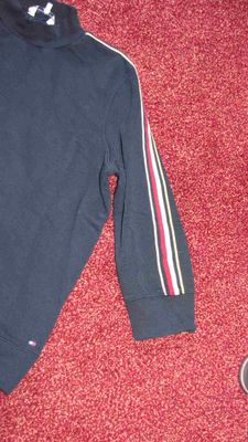 44 TOMMY HILFIGER sweater detail