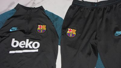 146-158 FC BARCELONA trainingspak detail
