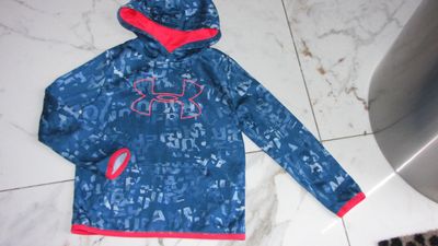 116-122 UNDER ARMOUR hoody  14,50
