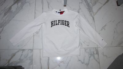 152 TOMMY HILFIGER sweater wit 17,50
