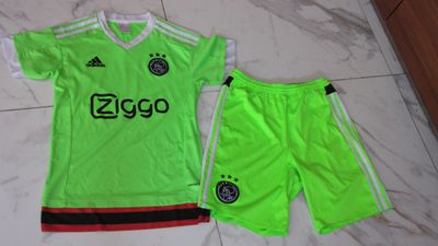 176 AJAX groen  tenue 35,50