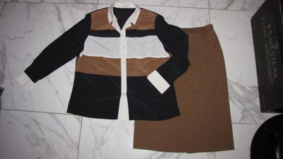 44 ARA set: rok en blouse 27,50
