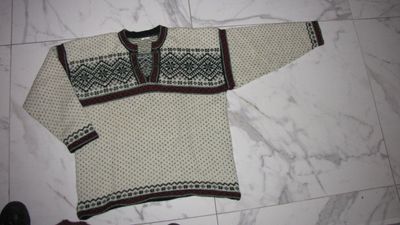 46 WOLLEN  trui 35,00
