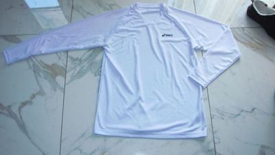 large ASICS wit sport shirt  18,50