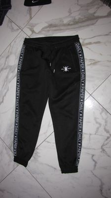 large DAILY PAPER trainingsbroek  30,00