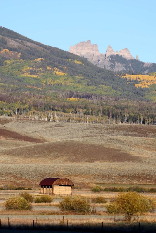 6P5A1687 Hay barn and the Castles.jpg