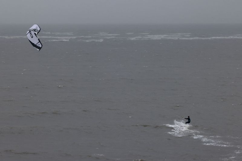 6P5A5315 Gloomy day for kite boarding.jpg