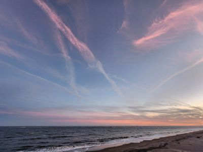 20240110_174225 Pink contrails.jpg