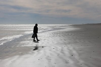 6P5A6658 Chilly late afternoon shell collecting.jpg