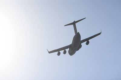 6P5A9086 C-17 Altus AFB into the sun.jpg