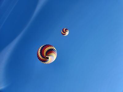 20220927_082014 Balloons thru the moon roof.jpg