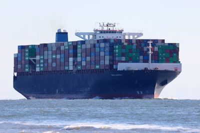 6P5A6347 COSCO Harmony inbound for Charleston.jpg
