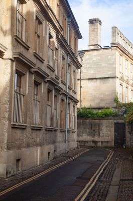 Narrow lane