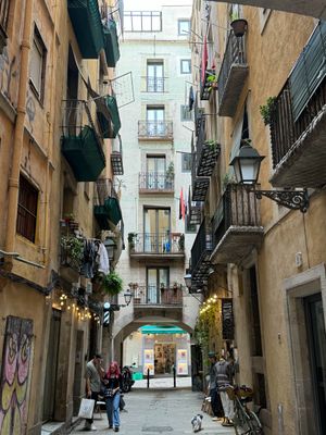 Narrow lanes in the Old Quarter
