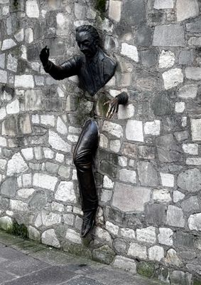Seen on the way to Montrmartre