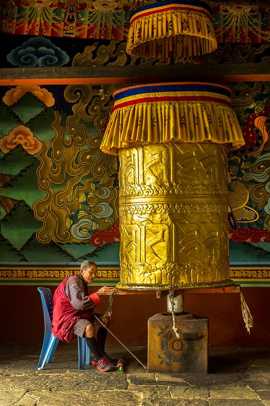 DEVOTEE AND WHEEL.jpg