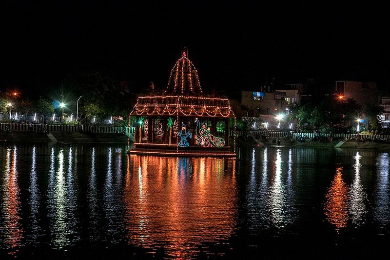 temple tank reflection.jpg