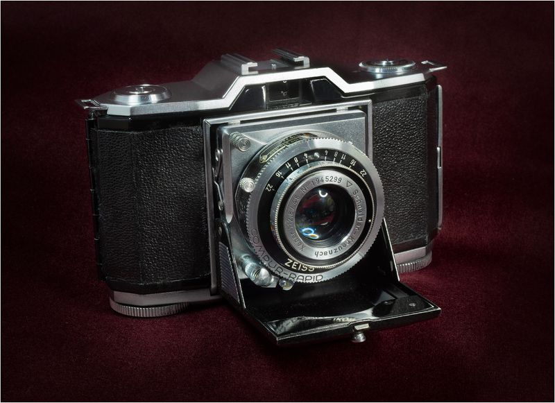 Zeiss Ikon Ikonta 35, (522/24). c1948