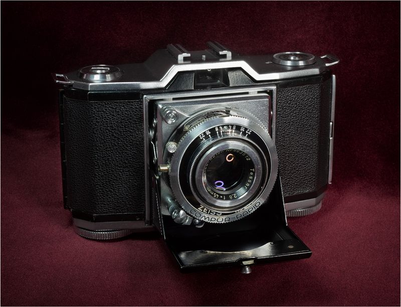 Zeiss Ikon Ikonta 35 (522/24), c1951.