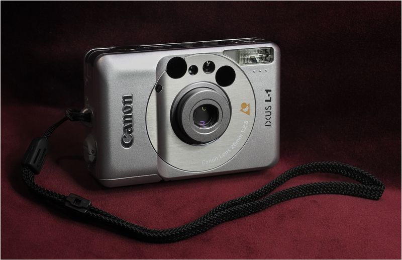 Canon Ixus L1, c1997.