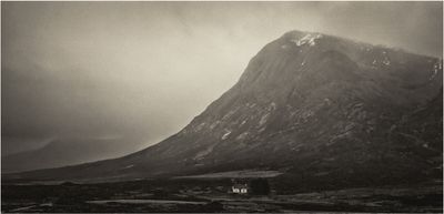 Cottage at the foot of Buachaille Etive Mòr. Glencoe.