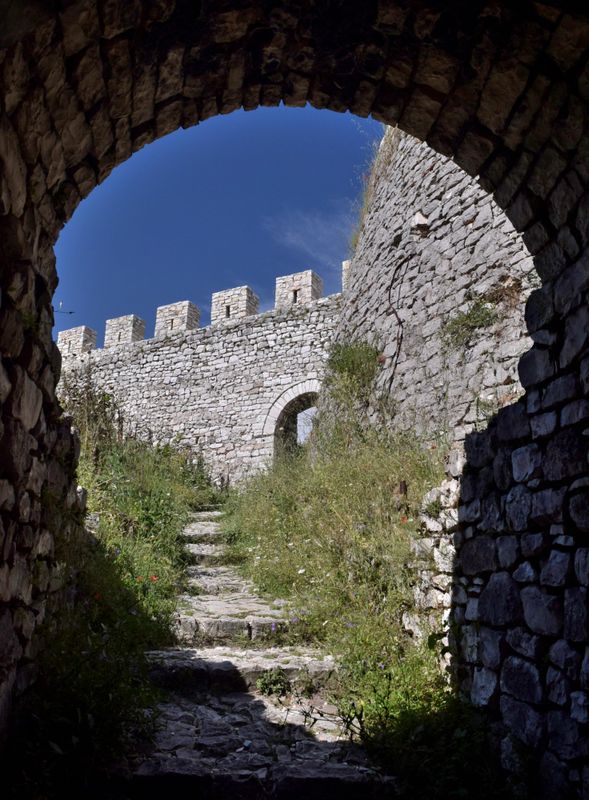 Entering the Kalaja neighboorhood