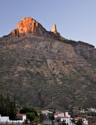 First sunshine on Roque Nublo