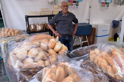 Bread salesman, Teror