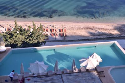 Early morning at the pool