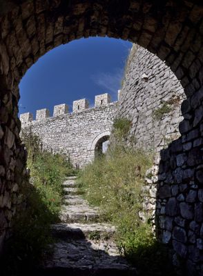 Entering the Kalaja neighboorhood