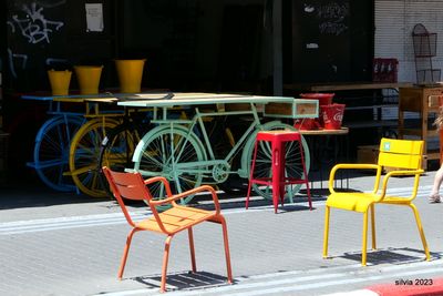 sillas y bicicletas