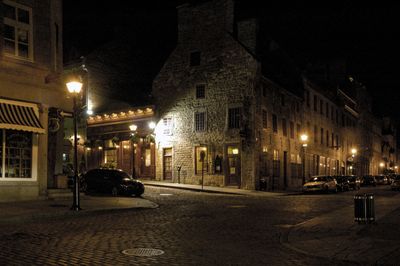 Rue Saint Paul la nuit