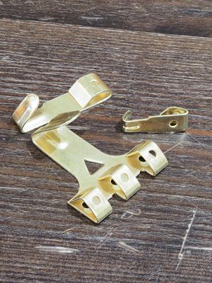 Hangers M B133983.JPG