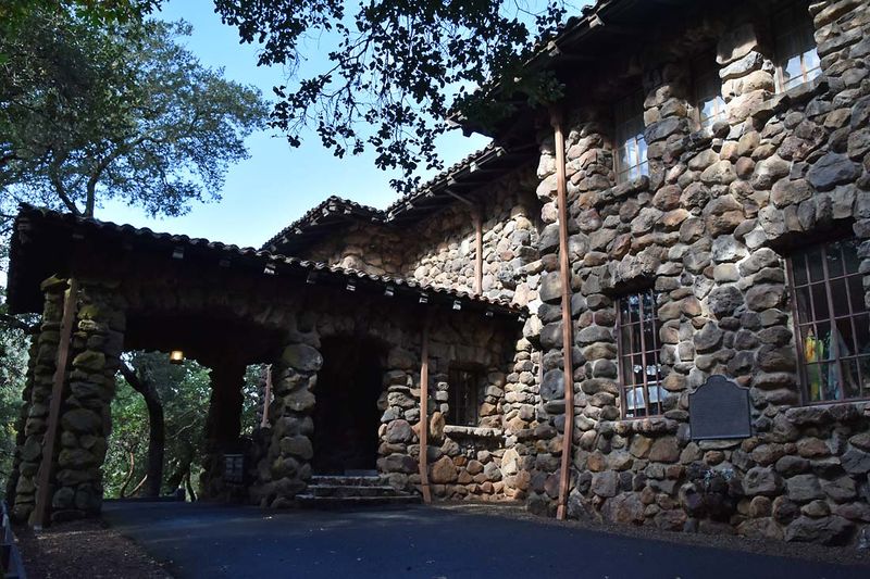 House Of Happy Walls - Museum Entrance