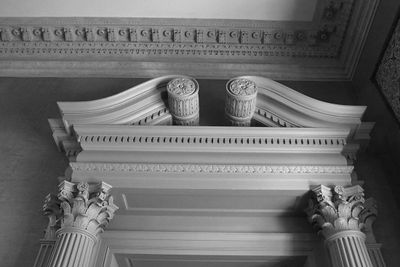Fancy Entablature