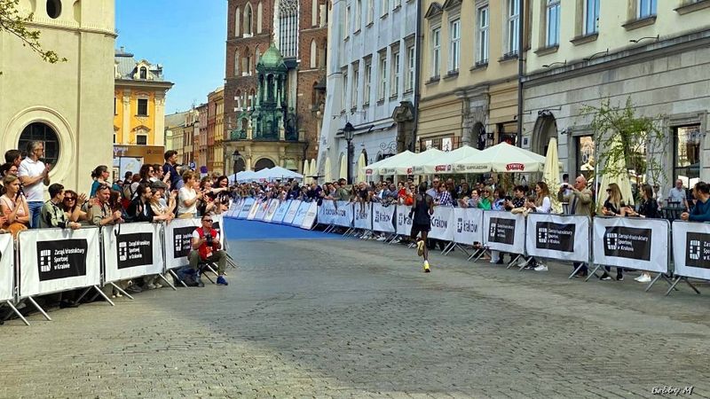 First runners at finish line